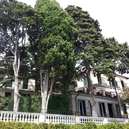 Elegant And Sea View Excelsior Apartment *